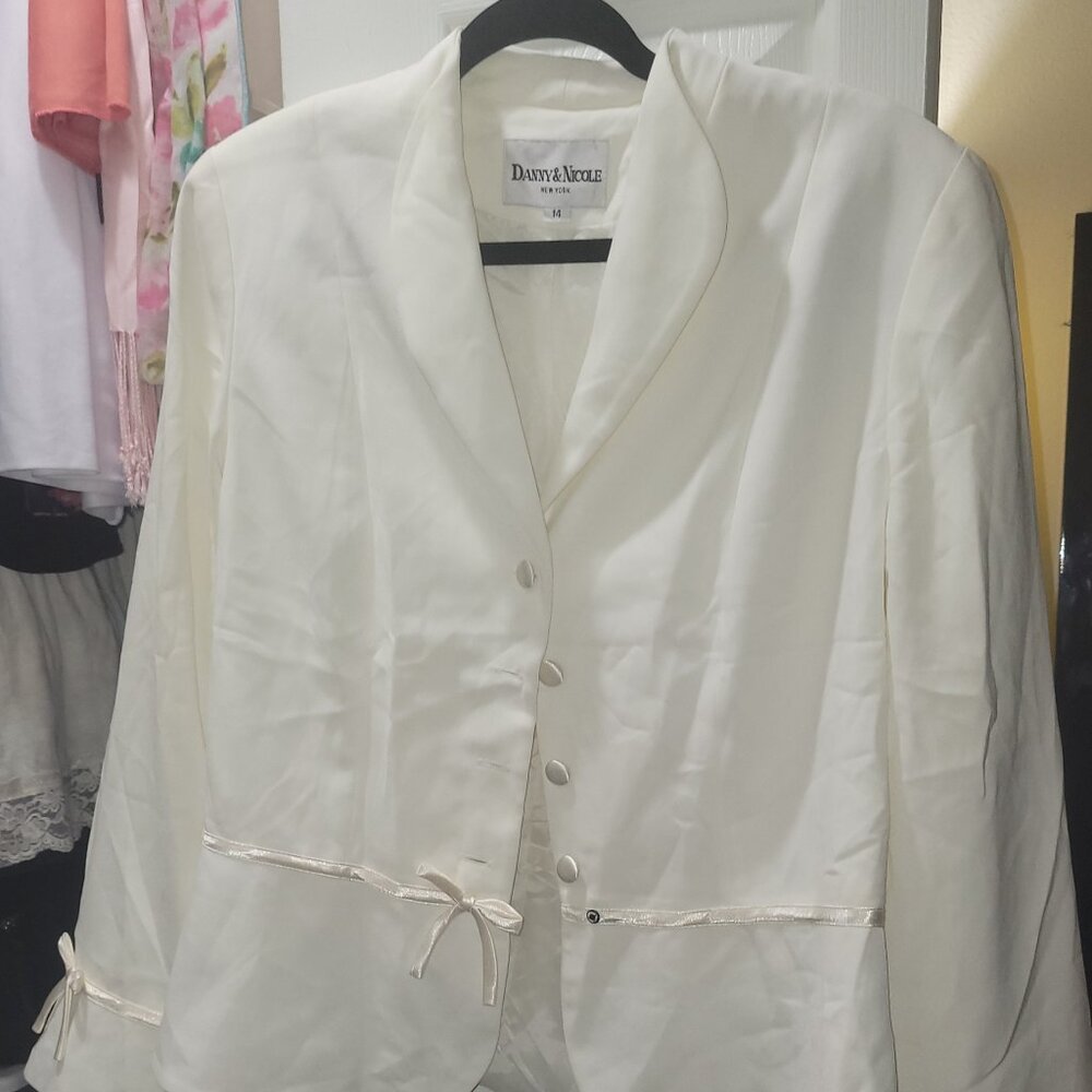 Brand New Danny & Nicole White Skirt Suit Size 14